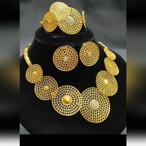Elegant Gold Circular Pattern Necklace Set